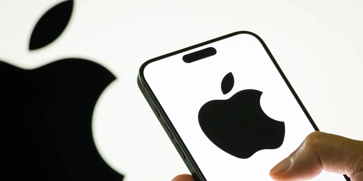 Apple Pushes Lock Screen Alerts to iPhones Over Active Web Exploits
